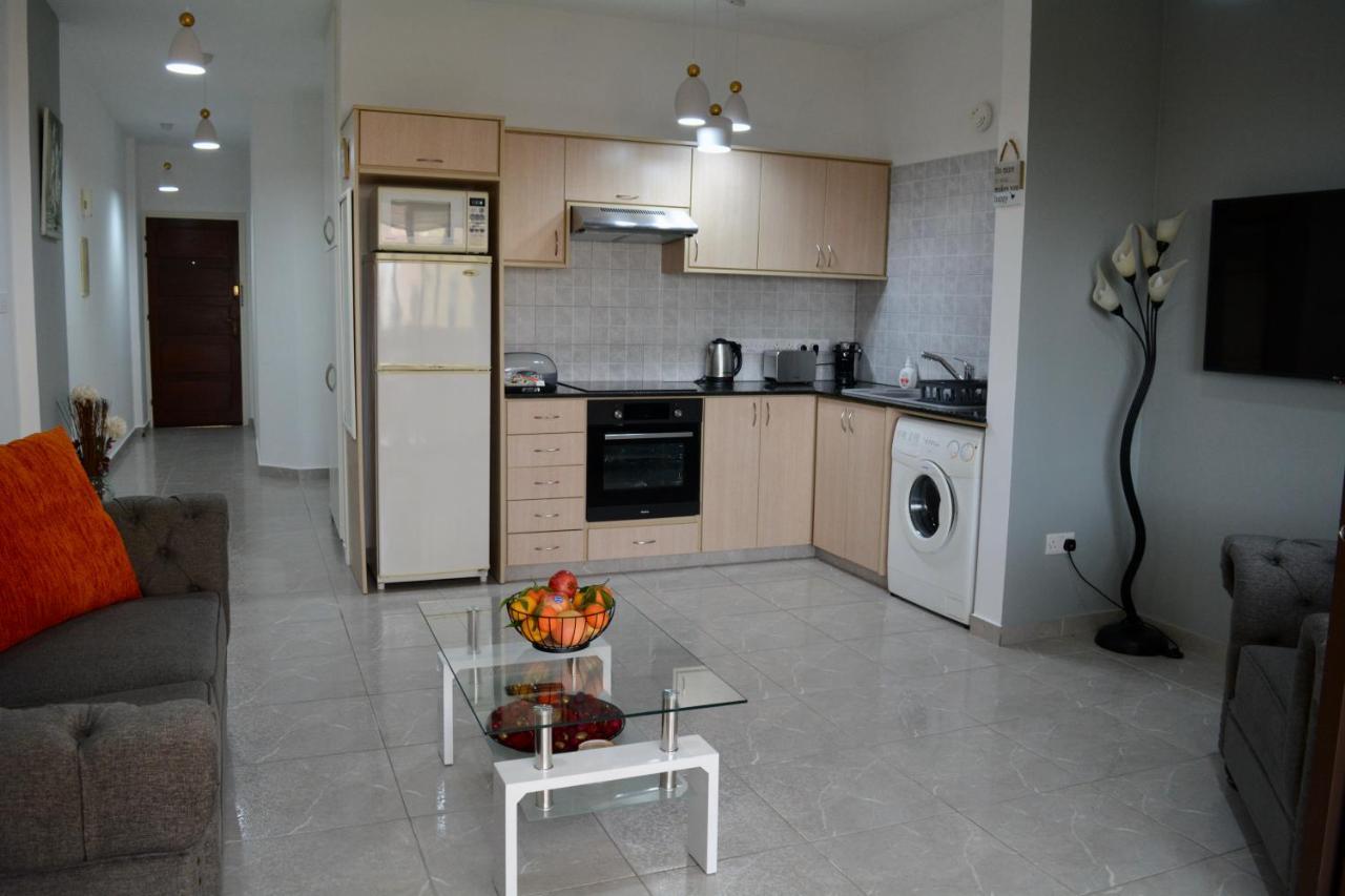 Queens Gardens - Kato Paphos - Next To Kings Ave Mall --- By Yiota Εξωτερικό φωτογραφία