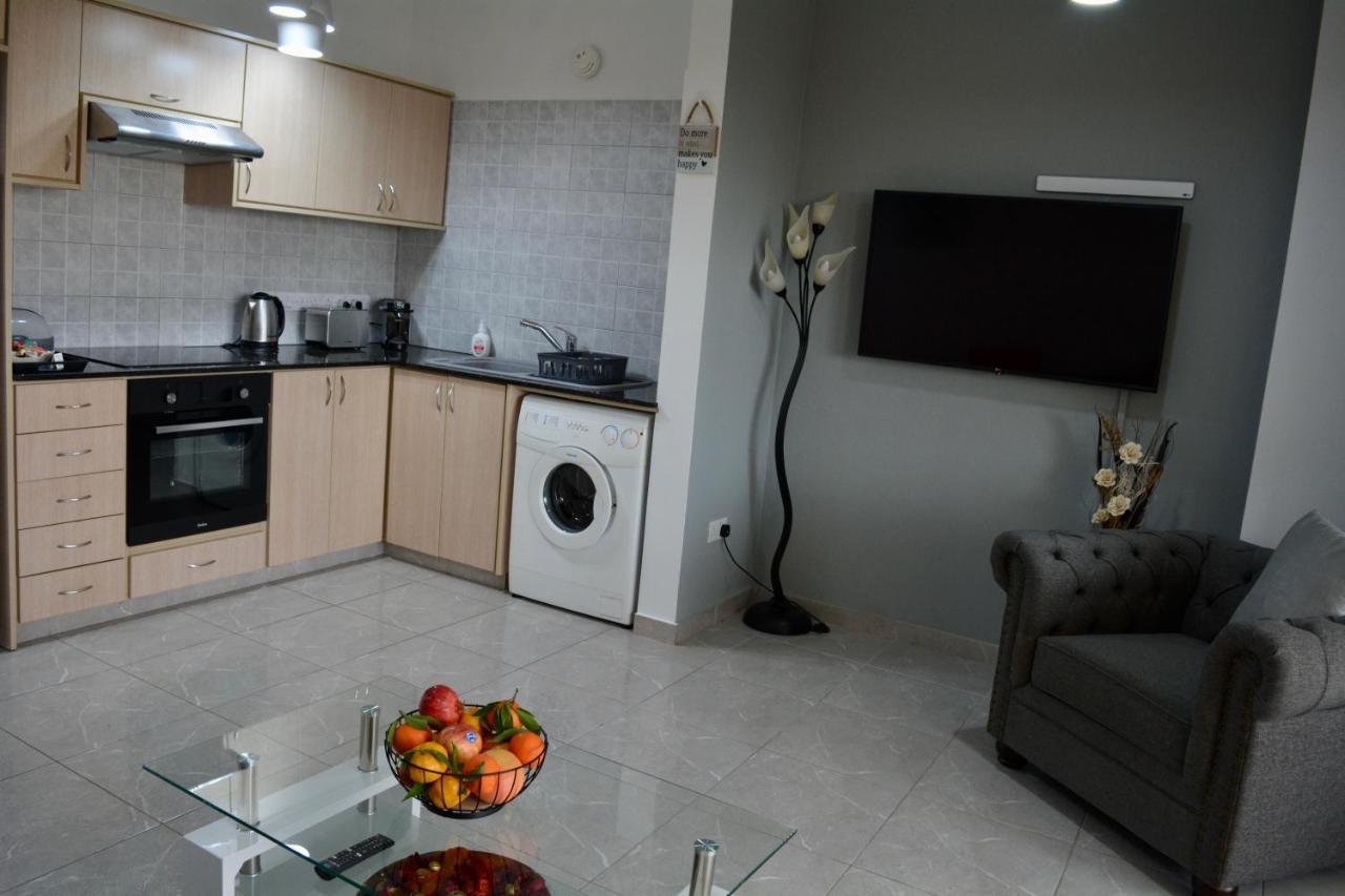 Queens Gardens - Kato Paphos - Next To Kings Ave Mall --- By Yiota Εξωτερικό φωτογραφία
