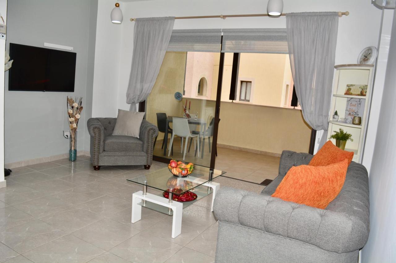 Queens Gardens - Kato Paphos - Next To Kings Ave Mall --- By Yiota Εξωτερικό φωτογραφία