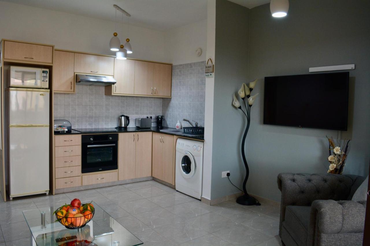 Queens Gardens - Kato Paphos - Next To Kings Ave Mall --- By Yiota Εξωτερικό φωτογραφία